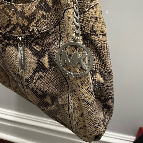 Michael Kors beautiful bag.  Found it in the back of the closet. Beautiful! - Picture 1 of 5